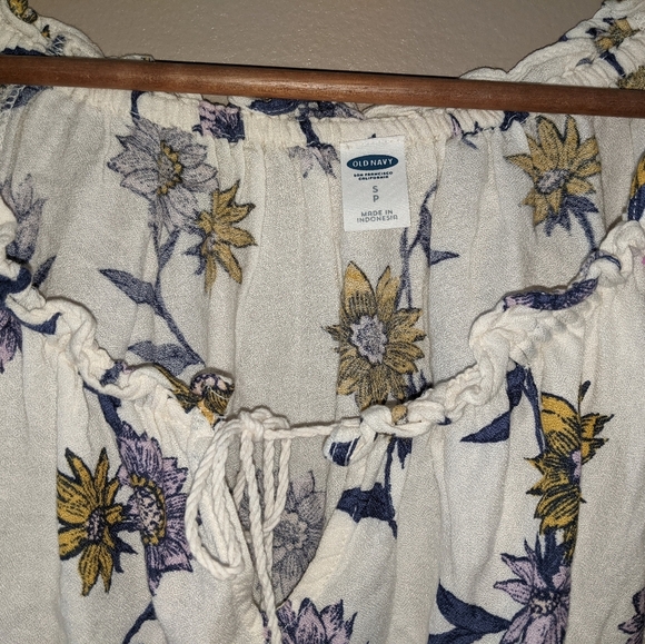 *$5 with bundleSuper cute Sunflower Old Navy Top - Picture 6 of 14